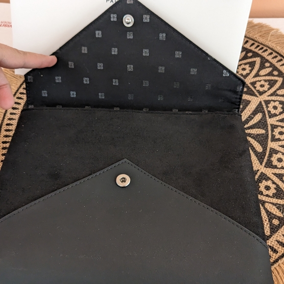 Givinchy pouch - Picture 6 of 13